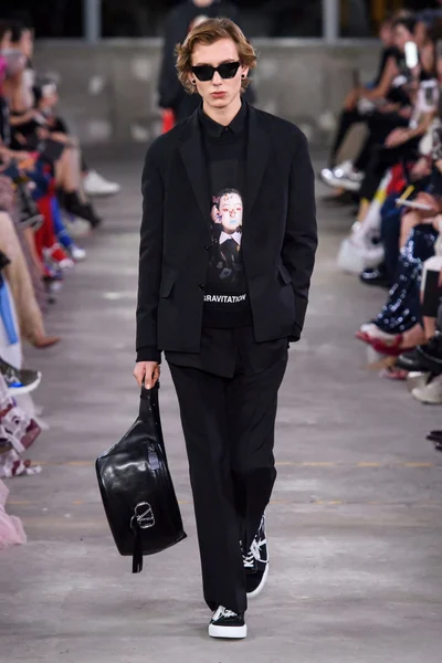 Look 60
